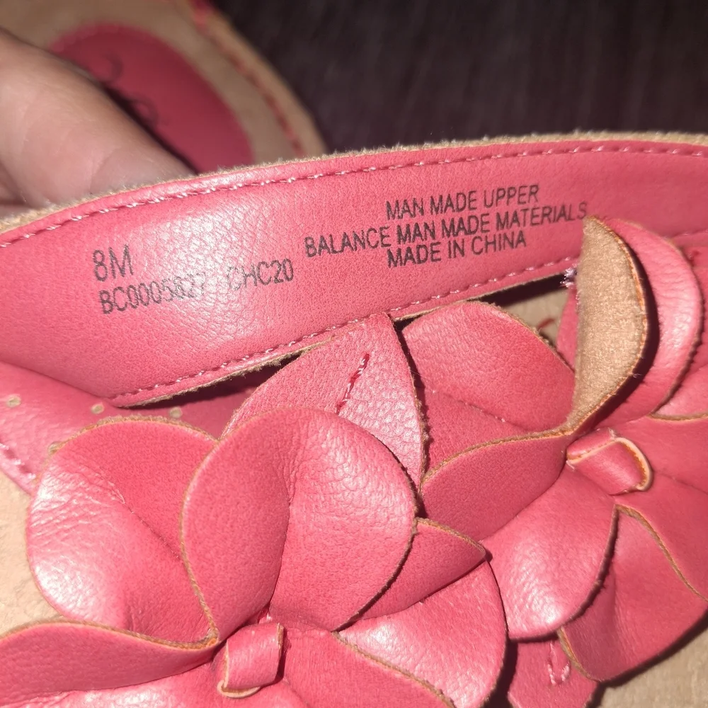 B.O.C. Women's Sandals with Pink Floral Accents- W Sz 8M - Picture 3 of 5